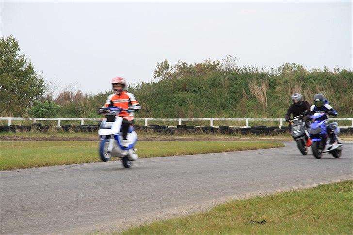 Yamaha Jog TeamCross 14.89hk billede 2