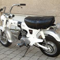 Honda Dax St 50