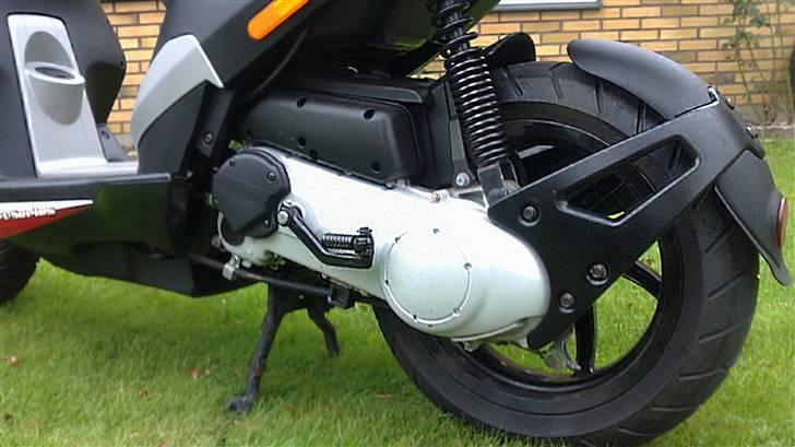 Piaggio NRG Power DT - Vario skjold samt støddæmper uden rust. billede 4