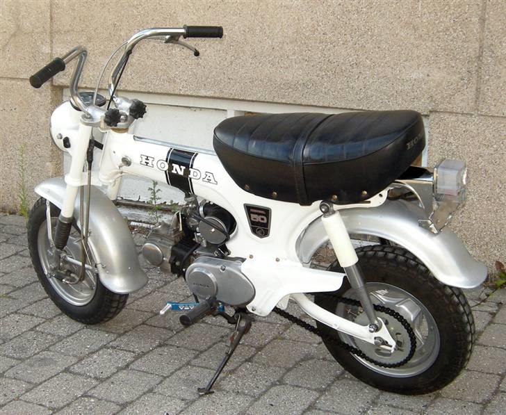 Honda Dax St 50 billede 2