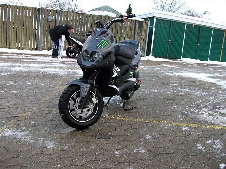 PGO Pmx naked carbon billede 1