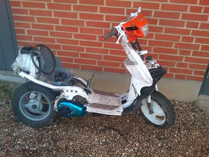 Yamaha Jog as TOTALSKADET - Efter en trafik ulykke billede 11