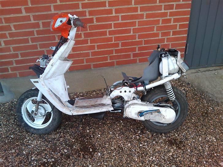 Yamaha Jog as TOTALSKADET - Efter en trafik ulykke billede 12