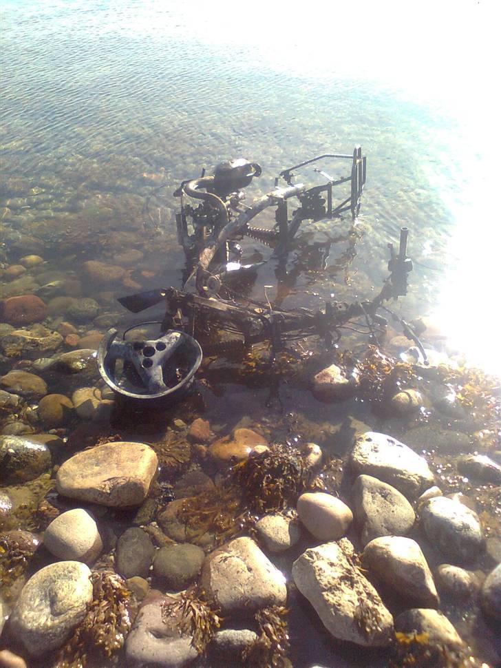 Peugeot brændt - vi brændte den vand kanten :D billede 11