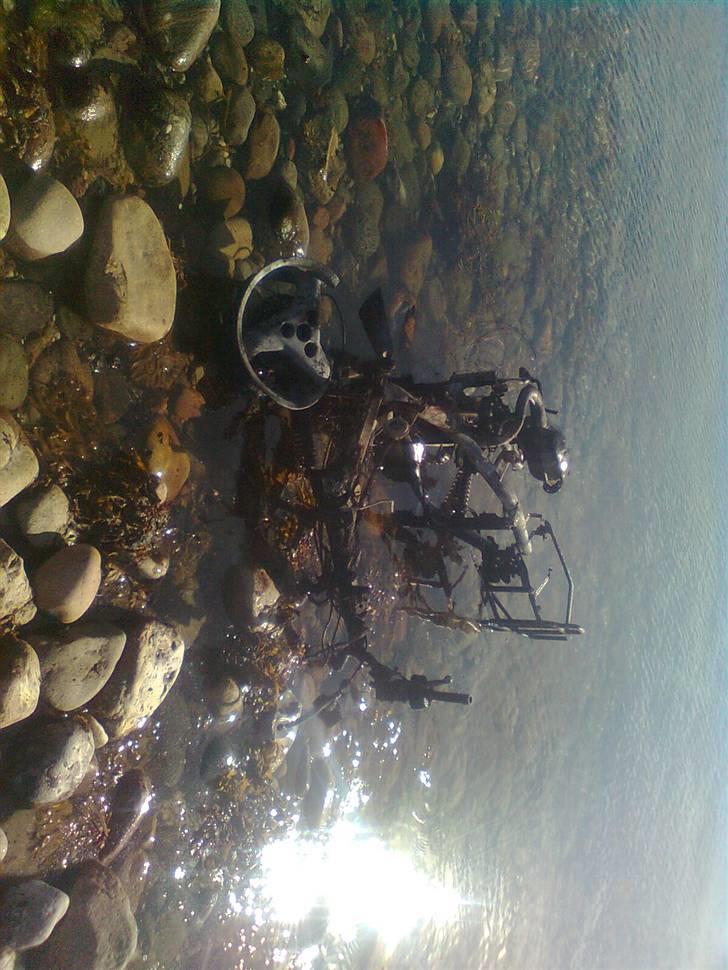 Peugeot brændt - tjek fælgen helt brændt af :D billede 12