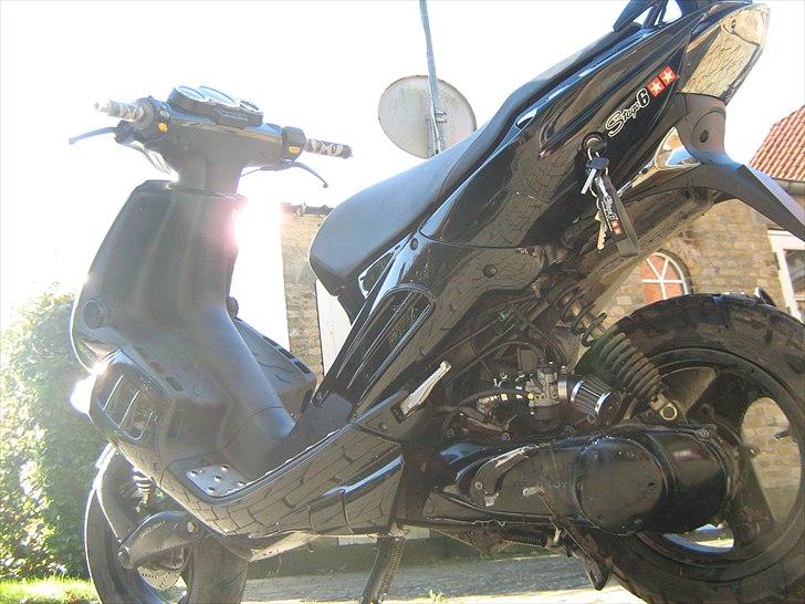 Peugeot Speedfight 2 - Time to be a Ghost. billede 1