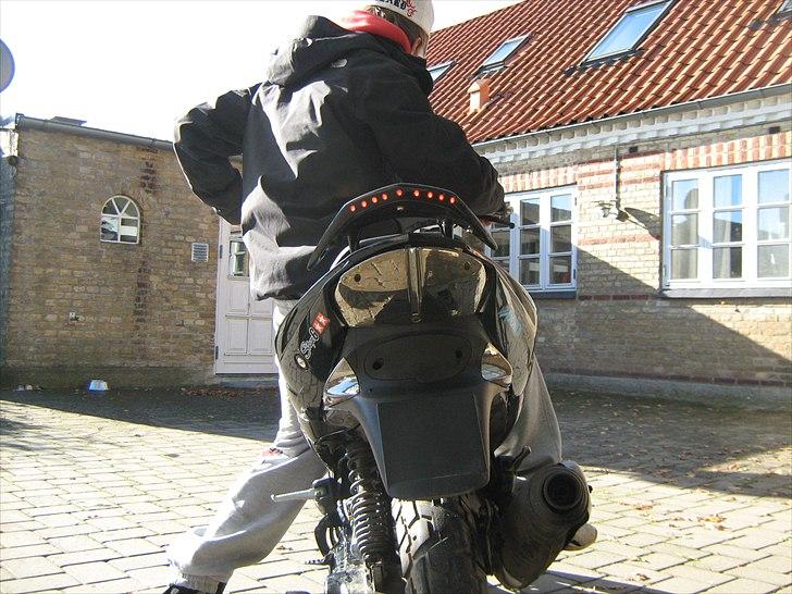 Peugeot Speedfight 2 - Røde Bremse-Dioder i spoiler. billede 2