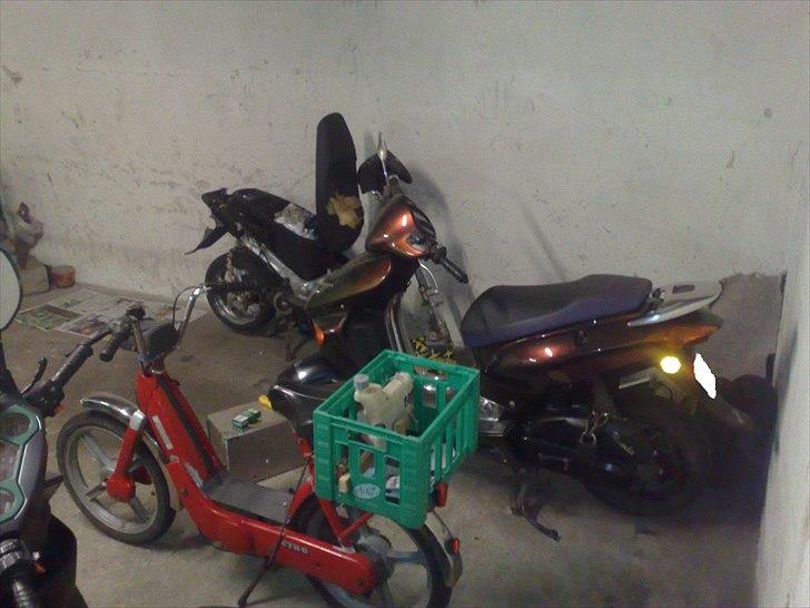 Piaggio ciao "fusker knallert" - lige et billede hvor den står sammen med lynet :) billede 2