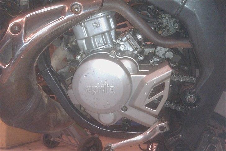 Aprilia SX 50 "Solgt" - Efter motor pudsning og vask :D billede 7