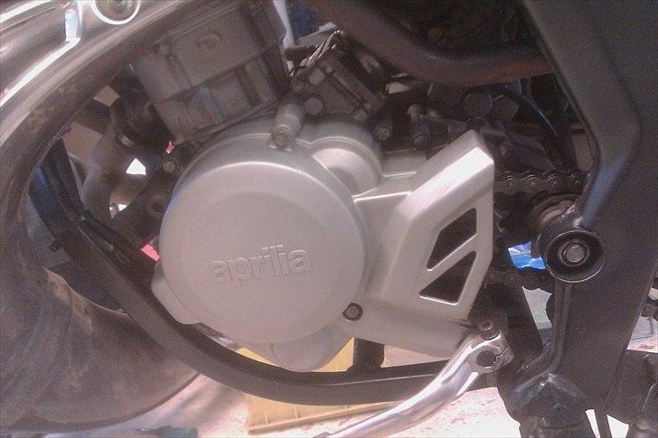 Aprilia SX 50 "Solgt" - Efter motor pudsning og vask :D billede 8