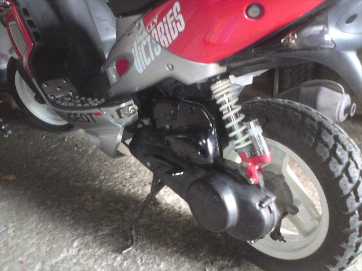 Peugeot Speedfight 2 solgt - luftfilter kassen og kickstarter malet metallic sort  billede 6