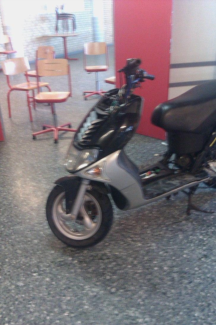 Kymco Super 9 (Solgt) - på min skole  billede 8