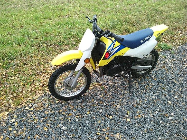 Suzuki crosser 80 cc - Den er sku da bare pæm:P billede 2