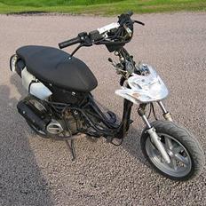 Yamaha jog r projekt auto lak!!!