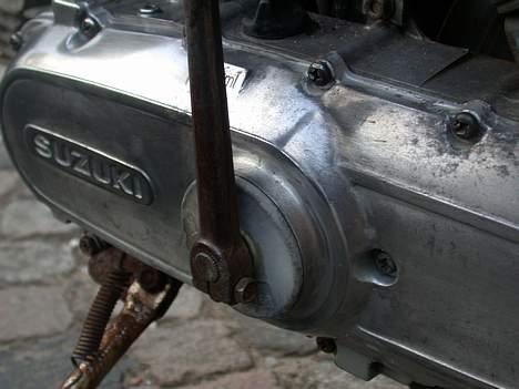 Suzuki fz50 - Har kun pudset foran , henne ved suzuki mærket .. det skal nok blive bedre .. billede 4