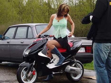 Yamaha Aerox - Så er den ca. færdig. Mangler dog en omlakering af inderskjoldene. billede 3