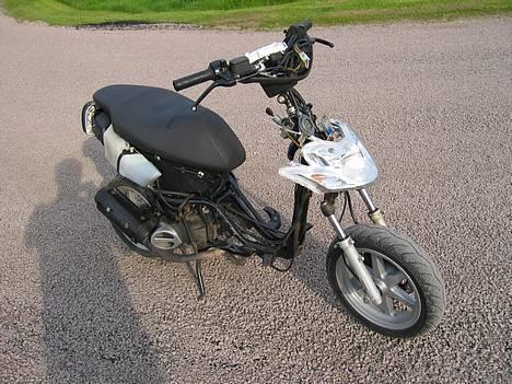 Yamaha jog r projekt auto lak!!! - faarven uden klarlak!  der er metallick i!  billede 1