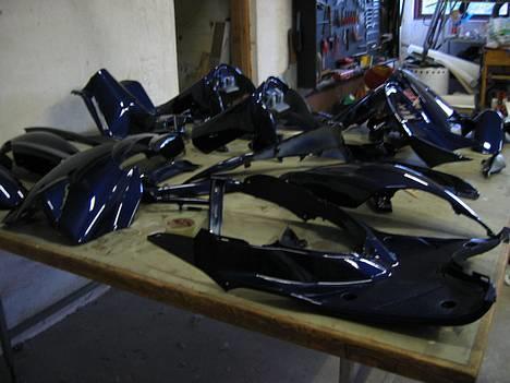 Yamaha jog r projekt auto lak!!! - lidt adskildt er færidg nu weee  Ps hjemme auto lakket skriv vis du ska ha det gjort  tjek den lak billede 4