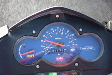 Aprilia Sonic solgt - Topspeed stinker bare, min lillesøster har cyklet fra mig øv hehe. billede 15