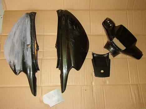 Yamaha Bw's NG projekt (solgt) - her er jeg så gået igang med at slibe og male skjoldene billede 5