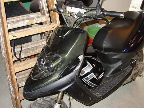 Yamaha Bw's NG projekt (solgt) - det gamle frontskjold og de nymalede sideskjolde billede 6