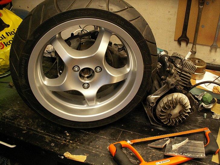 Yamaha Bws'Rox'DD'Custom! - Skivebremse og Kiesler fælg på Lodret Minarelli, ikke set før ;-) billede 15