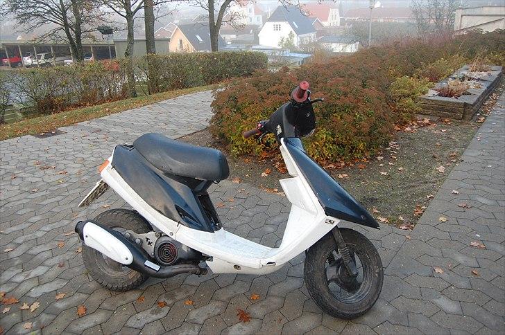 Yamaha Jog ( SOLGT )  billede 2