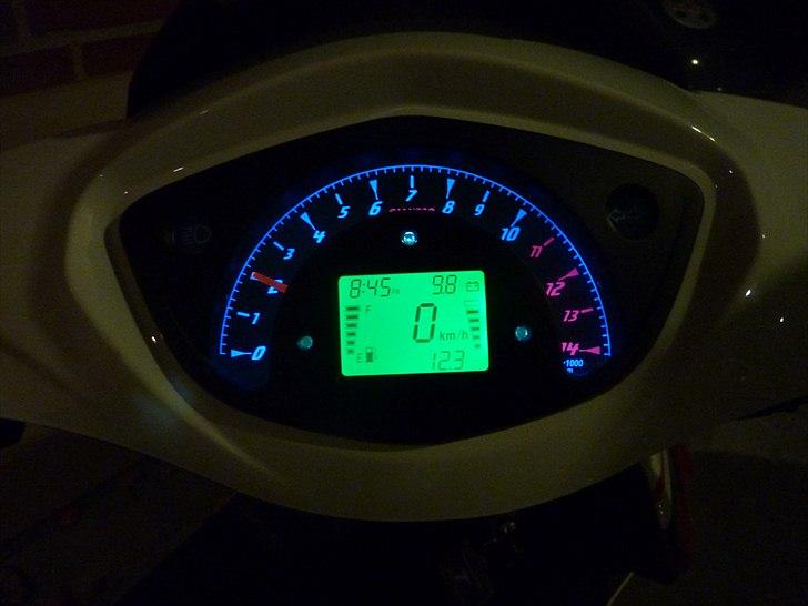 Giantco G-10 (45'er) -= SOLGT =- - Speedometer som egentligt ser meget frækt ud i mørke. billede 6