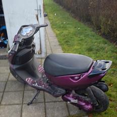 Aprilia sonic ac solgt