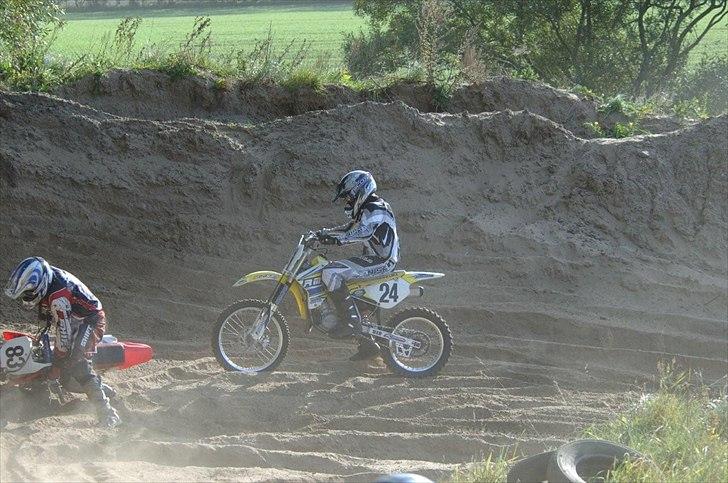 Suzuki rm 85 solgt - grand national 2008 (selvfølgelig skal han vælte lige FORAN mig) billede 15