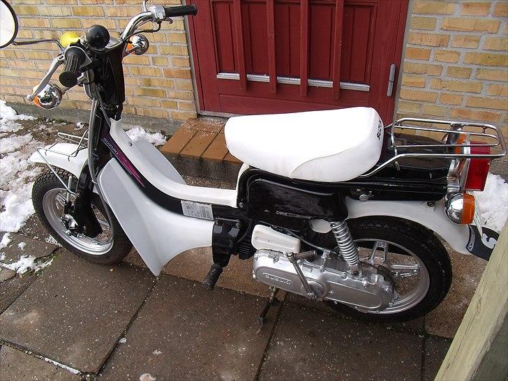 Suzuki cr 50 i 45 knallert (projekt) - jep færtig arb... så kom den til at set ud, med et nyt stel billede 20