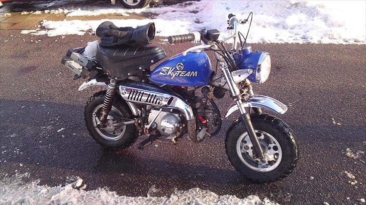 Skyteam Monkey Z 50 J - Hos monkey Tommy.
Vinter 2010. billede 10