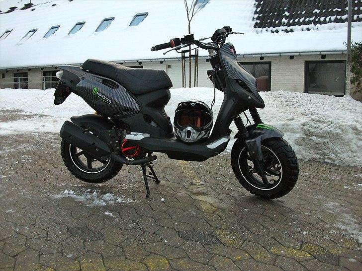 PGO Pmx naked carbon billede 3