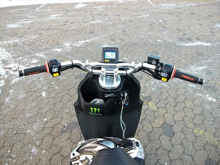 PGO Pmx naked carbon billede 14