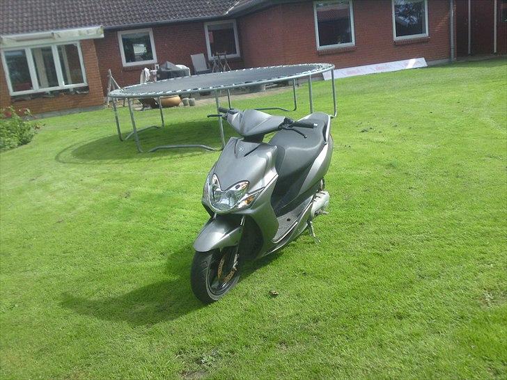 Yamaha jog r  (taget af panserne)  billede 2