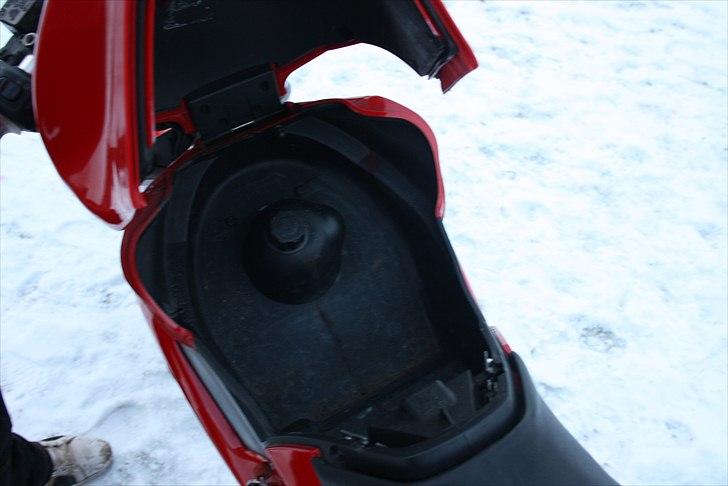 Gilera DNA 50  - hjelmrum billede 11