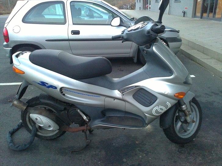 Gilera Runner 45 - Hele scooteren set fra højre side. billede 2