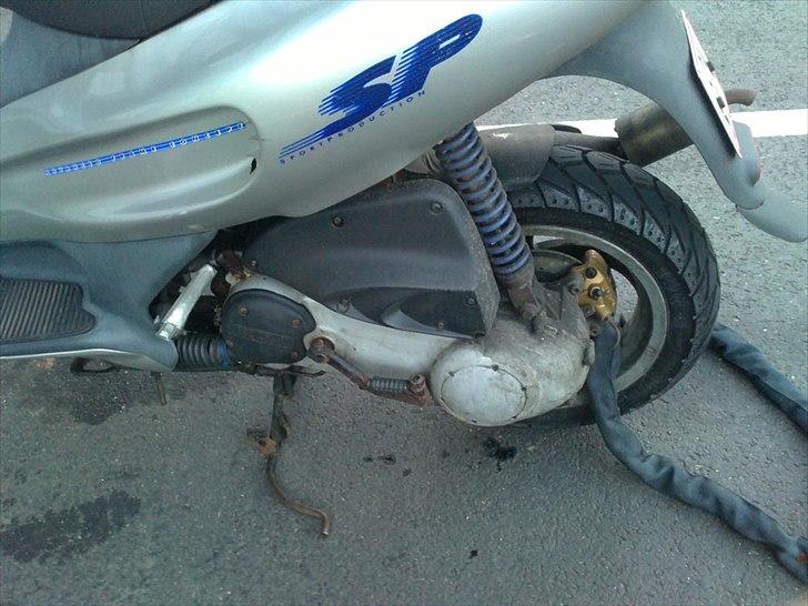 Gilera Runner 45 - Baghjulet set fra venstre. billede 4