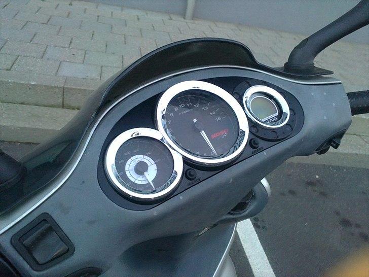 Gilera Runner 45 - Fra venstre mod højre: Fartmåler, omdrejningstæller og benzin/temperaturmåler. billede 6