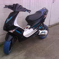 Peugeot speedfight 2 (bella)