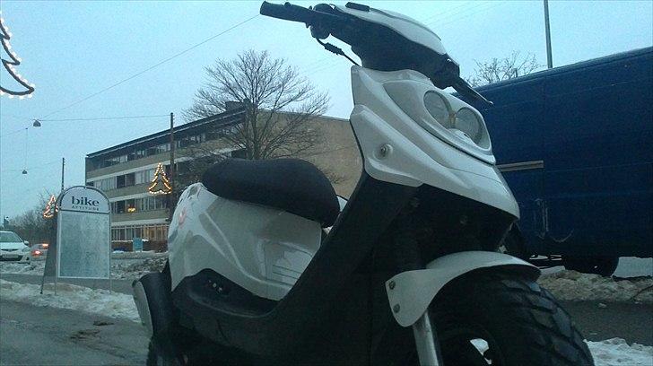 PGO hot 50 Snehvide billede 1