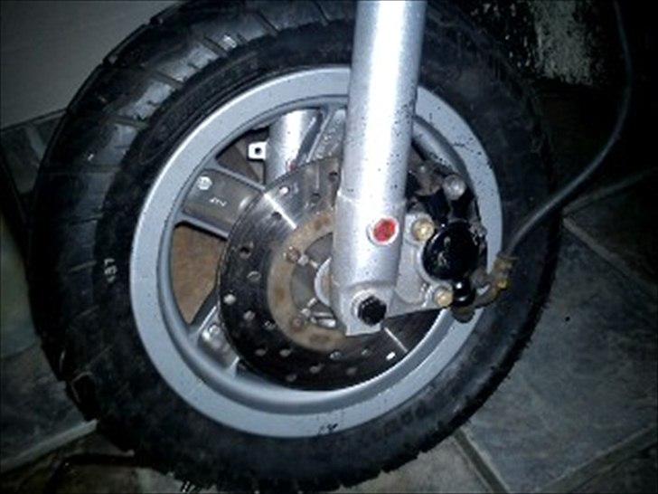 Piaggio ZIP  SOLGT - SP forgaffel model 2009, med skrivebremse, det ser man ik tit på en GL Zip billede 6