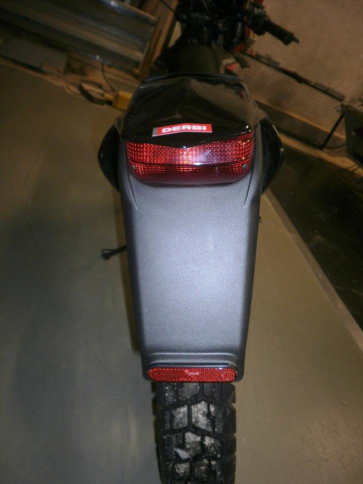 Derbi Senda Xtreme (solgt) - Original baglygte... helt ny, samme med lygteholderen! billede 9