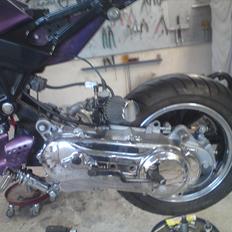 Suzuki street magic solgt