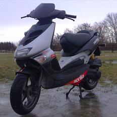 Aprilia Sr50 LcÐÐ solgt