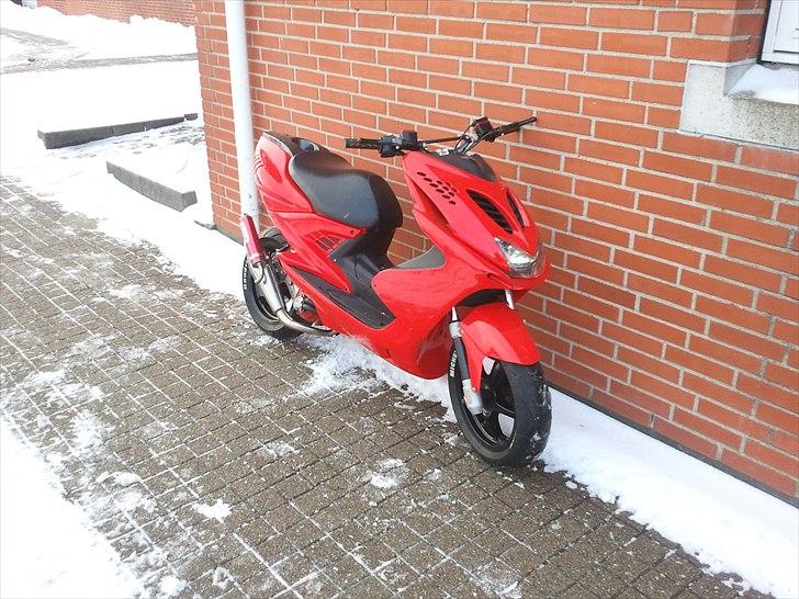 Yamaha Aerox (Ferrari red) Solgt billede 1