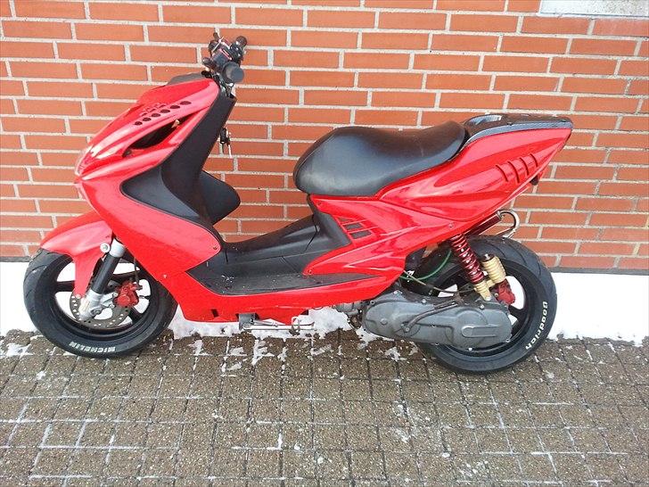 Yamaha Aerox (Ferrari red) Solgt billede 2