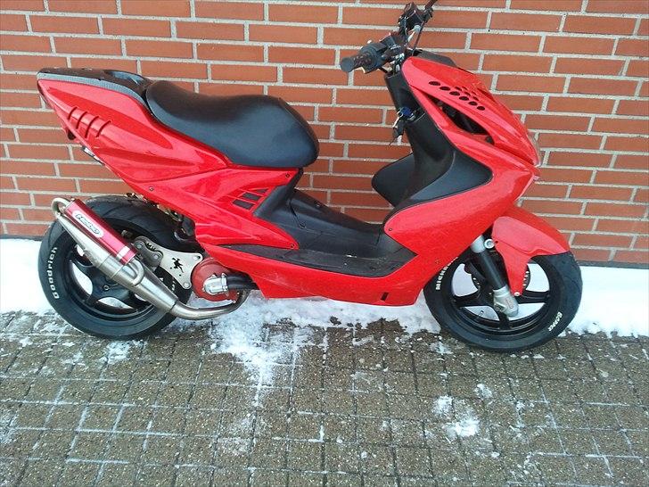 Yamaha Aerox (Ferrari red) Solgt billede 6