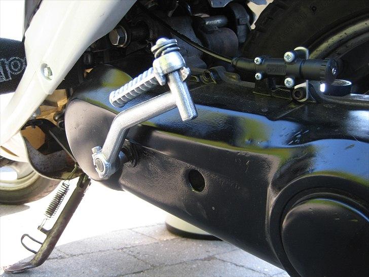 Yamaha JOG@^> CUSTOM//65% - GAMMEL BILLEDE - Står med Nardo nu og det nye Polini sponge.  billede 4