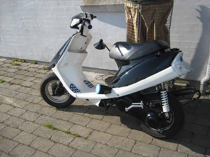 Yamaha JOG@^> CUSTOM//65% - GAMMEL BILLEDE - Står med Nardo nu og det nye Polini sponge.  billede 7